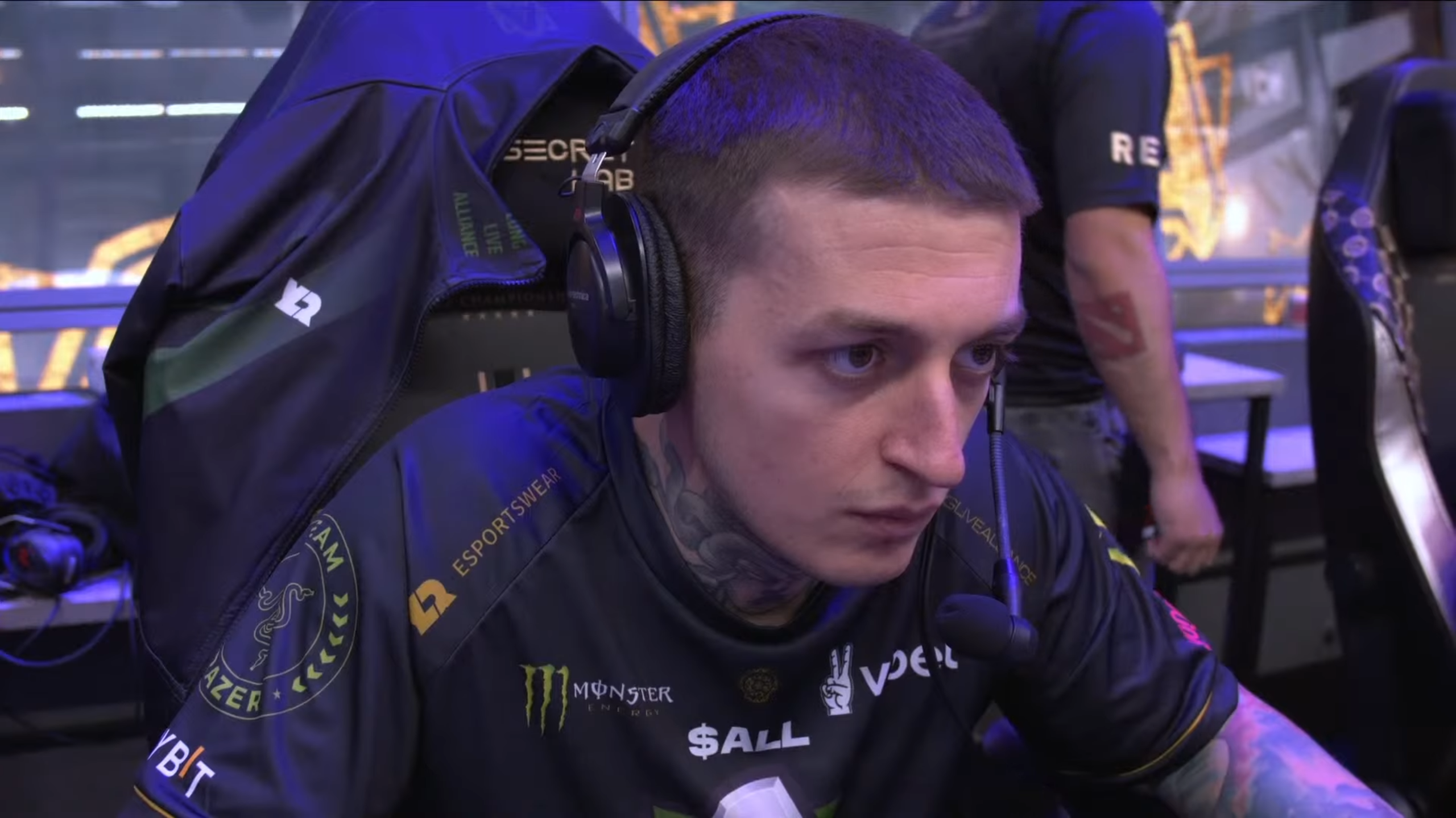 Kind — тренер Mid-lane